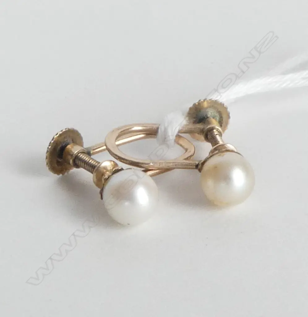 pr 9ct YELLOW GOLD & CULTURED PEARL EARRINGS screw fittings 1.45gms Image 1++