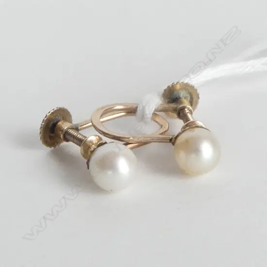 pr 9ct YELLOW GOLD & CULTURED PEARL EARRINGS screw fittings 1.45gms
