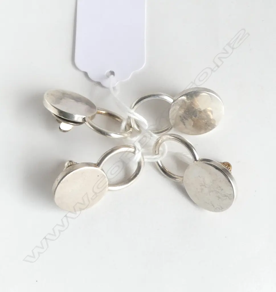2 PAIRS OF DESIGNER SILVER EARRINGS Image 1++