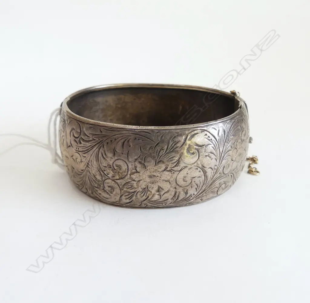 SILVER ENGRAVED VINTAGE HALF HINGED BANGLE 31.8gms Image 1++