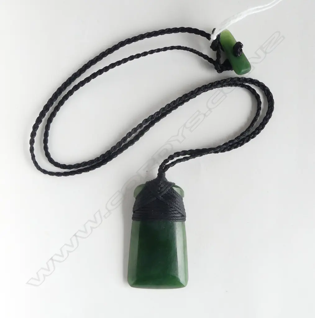 GREENSTONE PENDANT NECKLACE 50x30mm Image 1++