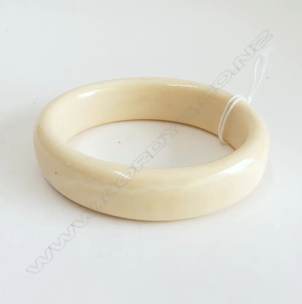 VINTAGE IVORY BANGLE, W.80mm Image 1++