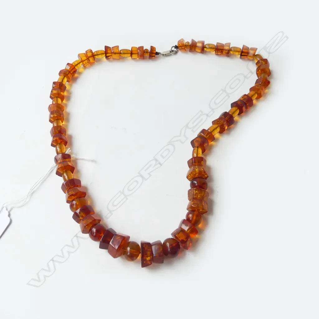 AMBER NECKLACE Image 1++