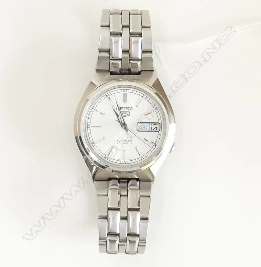 VINTAGE GENT'S SEIKO 5 silvered dial stainless steel WRISTWATCH automatic apparently running Image 1++
