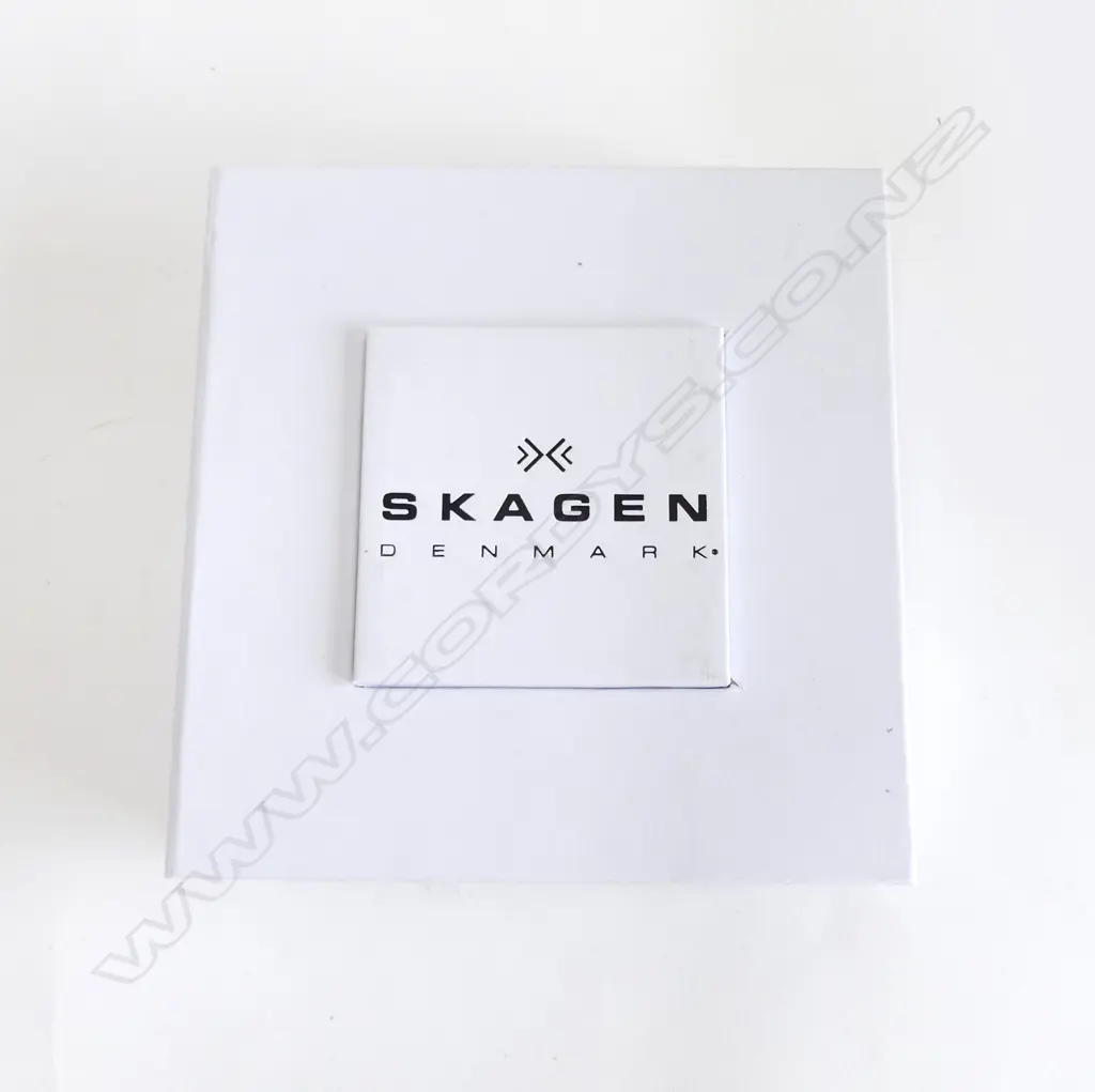 SKAGEN GEM SET LEATHER TRIPLE WRAP BRACELET NEW WITH PACKAGING Image 1++