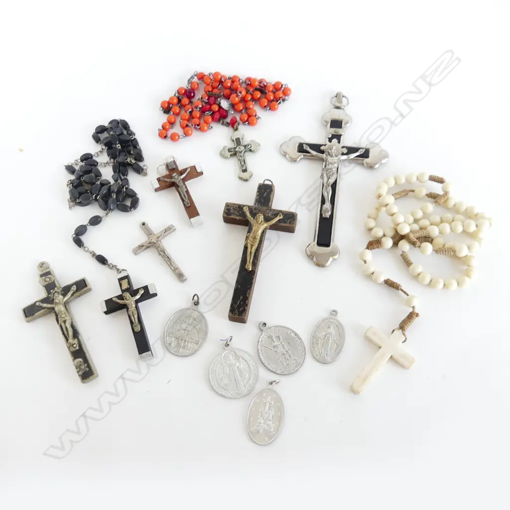 COLLECTION VINTAGE ROSARIE BEADS 7 PILGRIMS ITEMS Image 1++