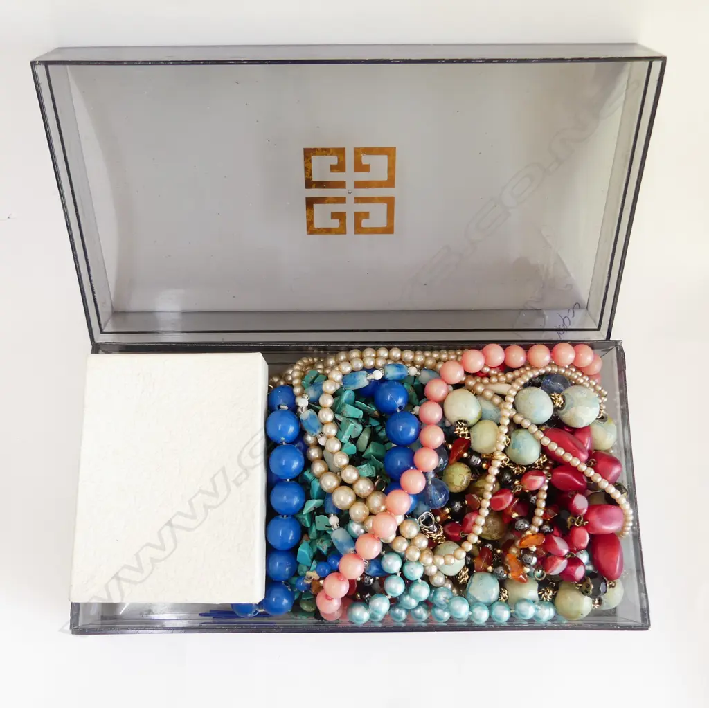 BOX VINTAGE COSTUME JEWELLERY: TURQUOISE, SIL CAMEO RING & OTHER NECKLACES ETC Image 1++