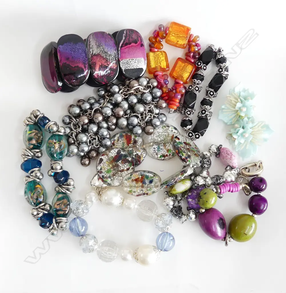 ASST. COSTUME JEWELLERY Image 1++
