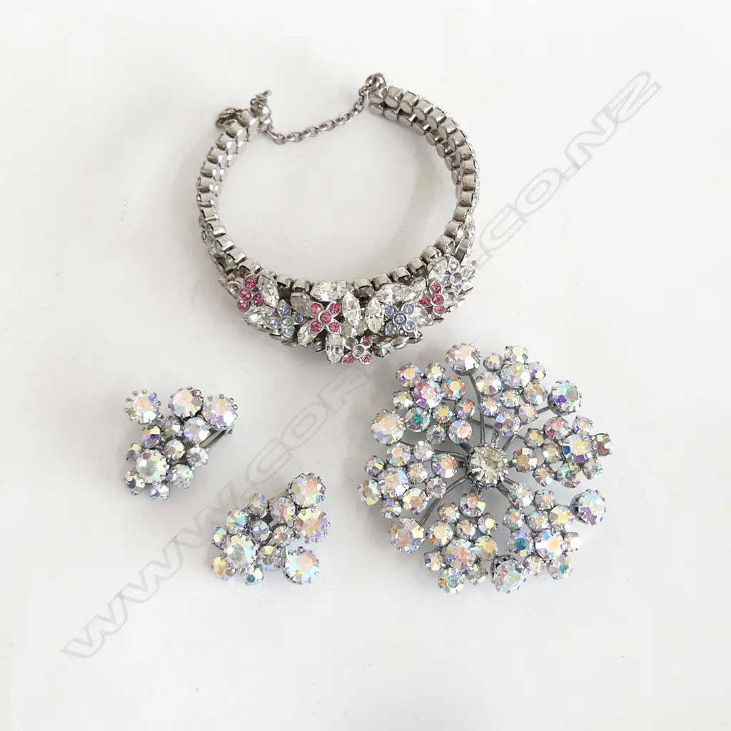 4 PCES DIAMANTE JEWELLERY; BRACELET, BROOCH 60mm dia, PR EARRINGS  Image 1++