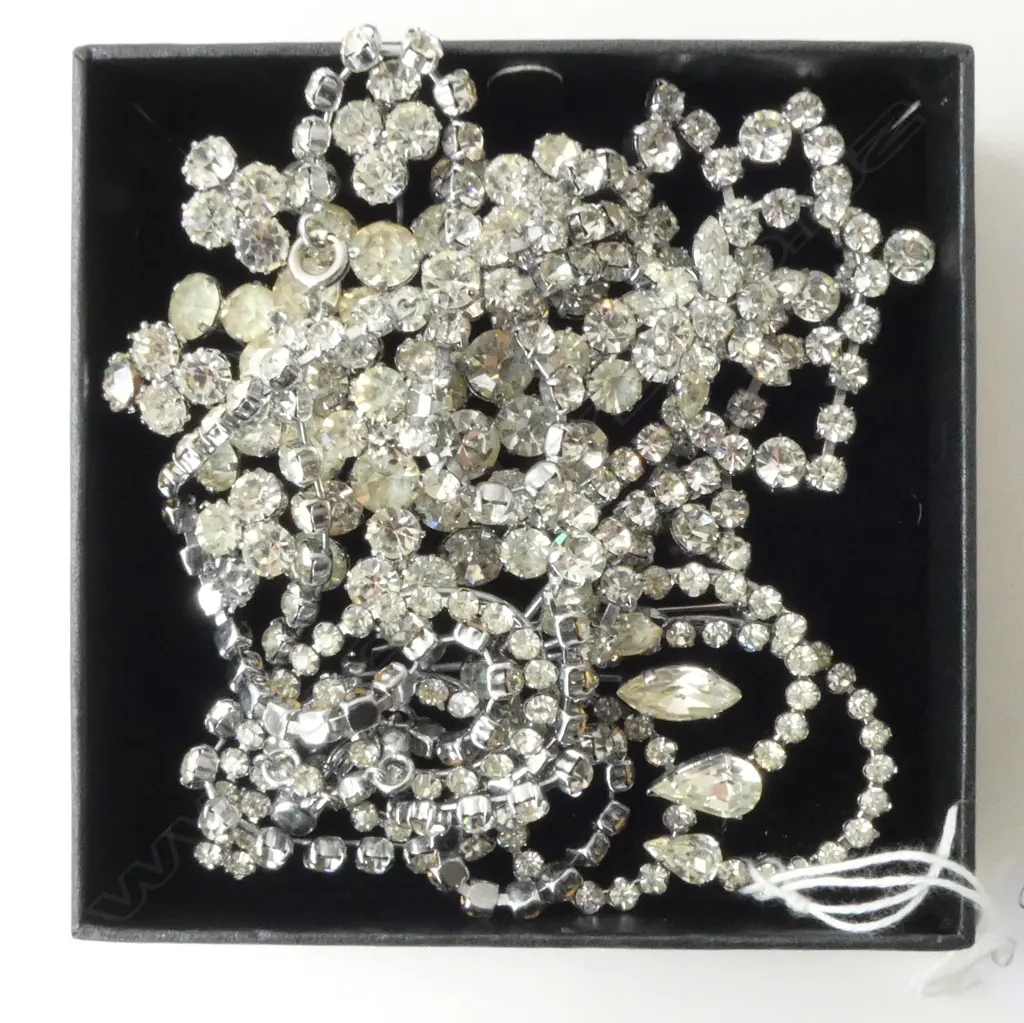 4 PCES DIAMANTE JEWELLERY; 2 NECKLACES + 2 BROOCHES 70mm dia Image 1++