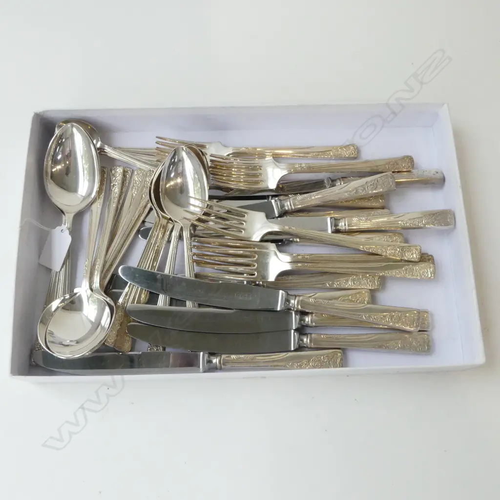 43PC RODD ‘LOTUS’ CUTLERY SET 6 PLACE SETTING + 2 SERVING SPNS (I T/SPN ABSENT) Image 1++