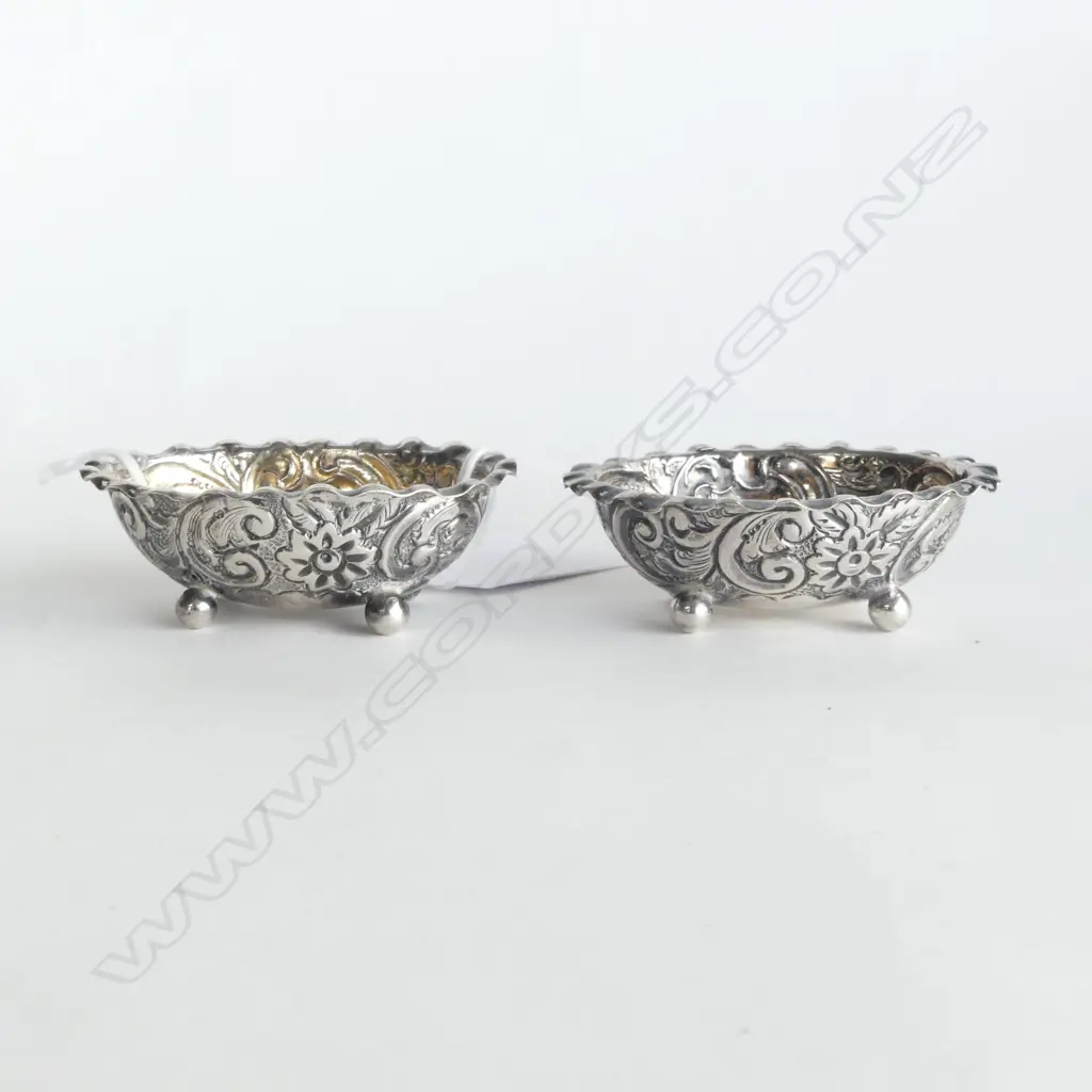 PR SILVER EMBOSSED TROUGH FORM SALTS Birmingham 1882. 21.8gms Image 1++