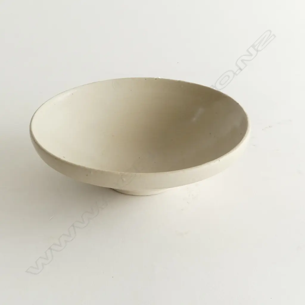 ORIENTAL BOWL, WHITE CELADON GLAZE 125mm dia Image 1++