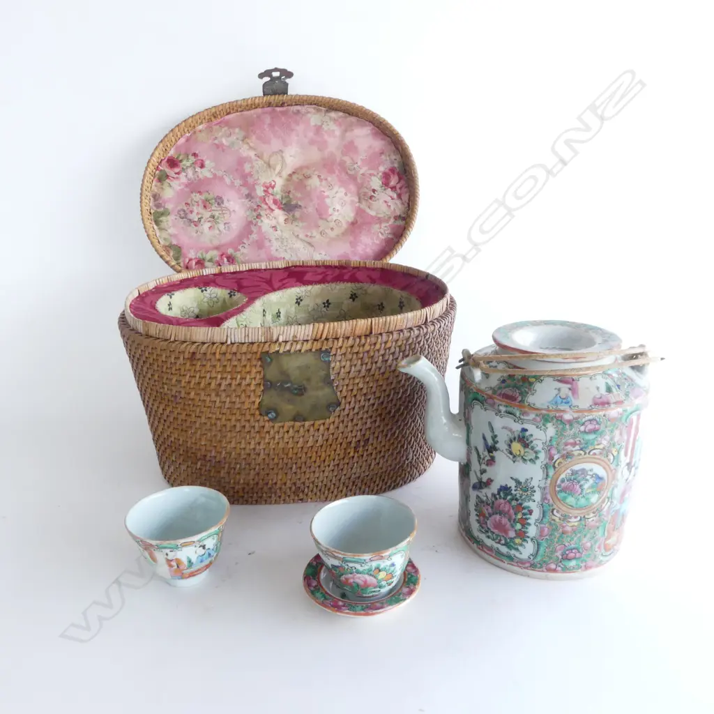 OLD CHINESE FAMILLE ROSE PORCELAIN TEAPOT & PR CUPS in basket Image 1++