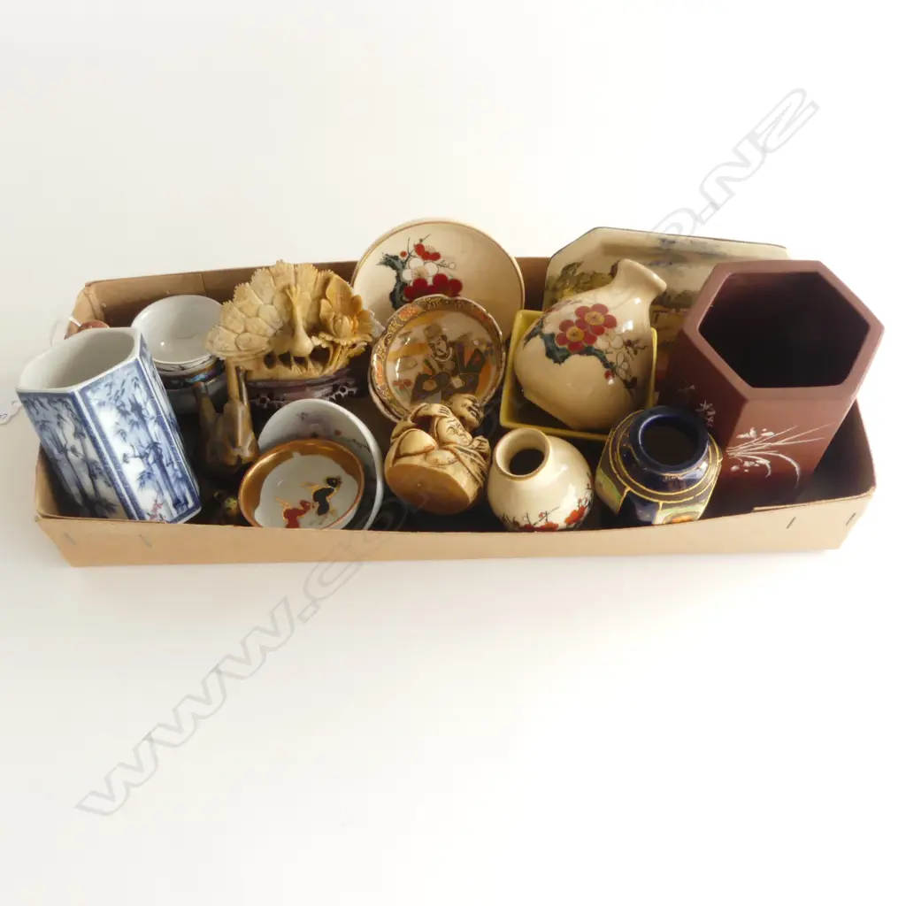 SMALL TRAY OF ORIENTAL COLLECTABLES OVER 20PCS Image 1++