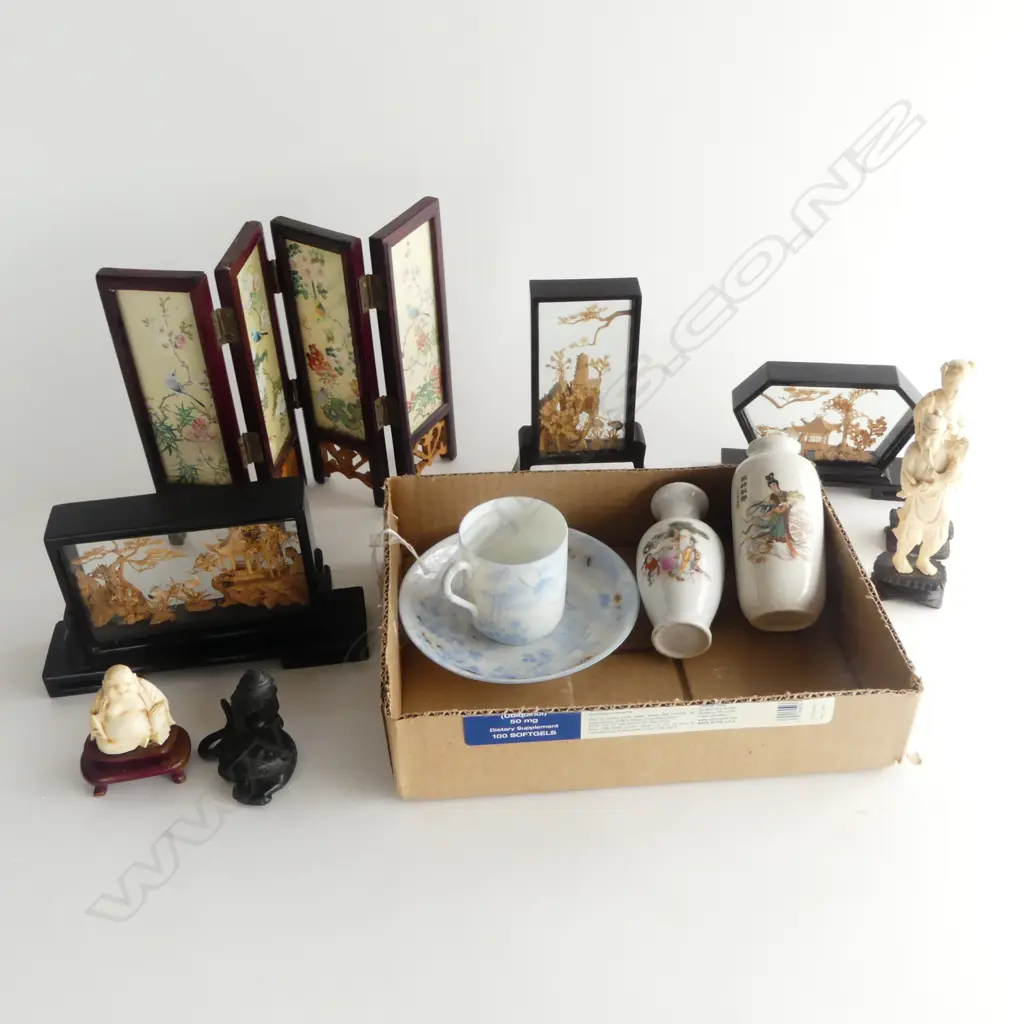 SMALL TRAY CHINESE COLLECTABLES IVORYS CORK MODELS VASES ETC Image 1++