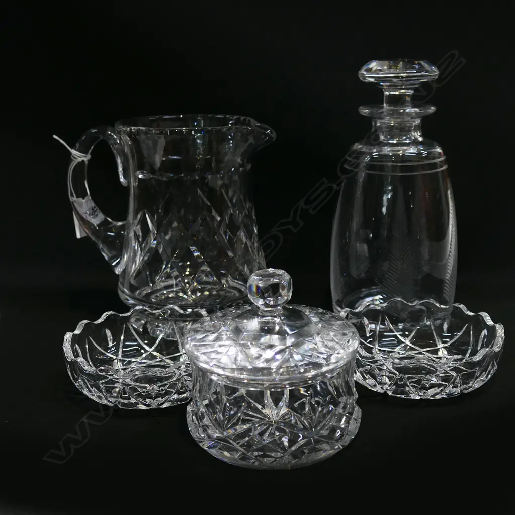 ASST CRYSTAL & GLASS Incl. DECANTER (5) Image 1++