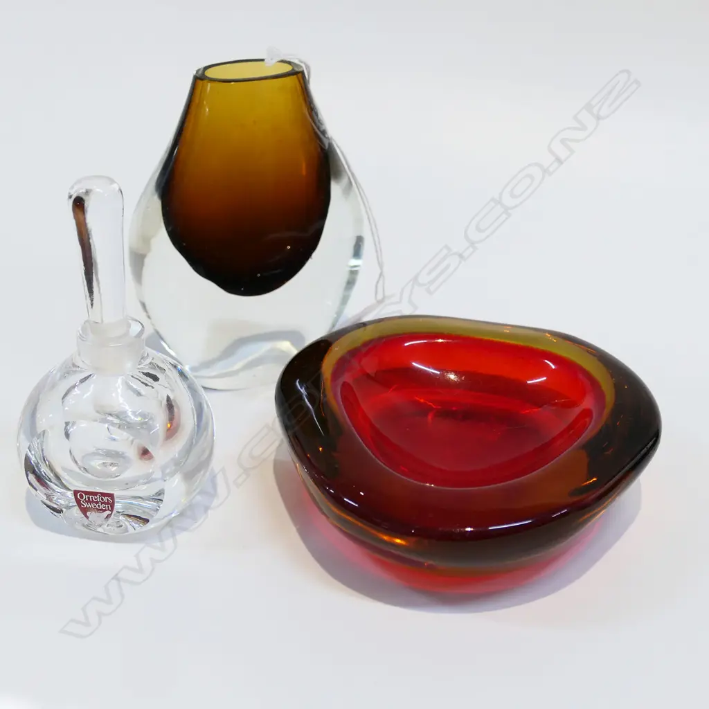 3 PCES ART GLASS, VASE, BOWL, ORREFORS PERFUME BOTTLE H.105mm Image 1++