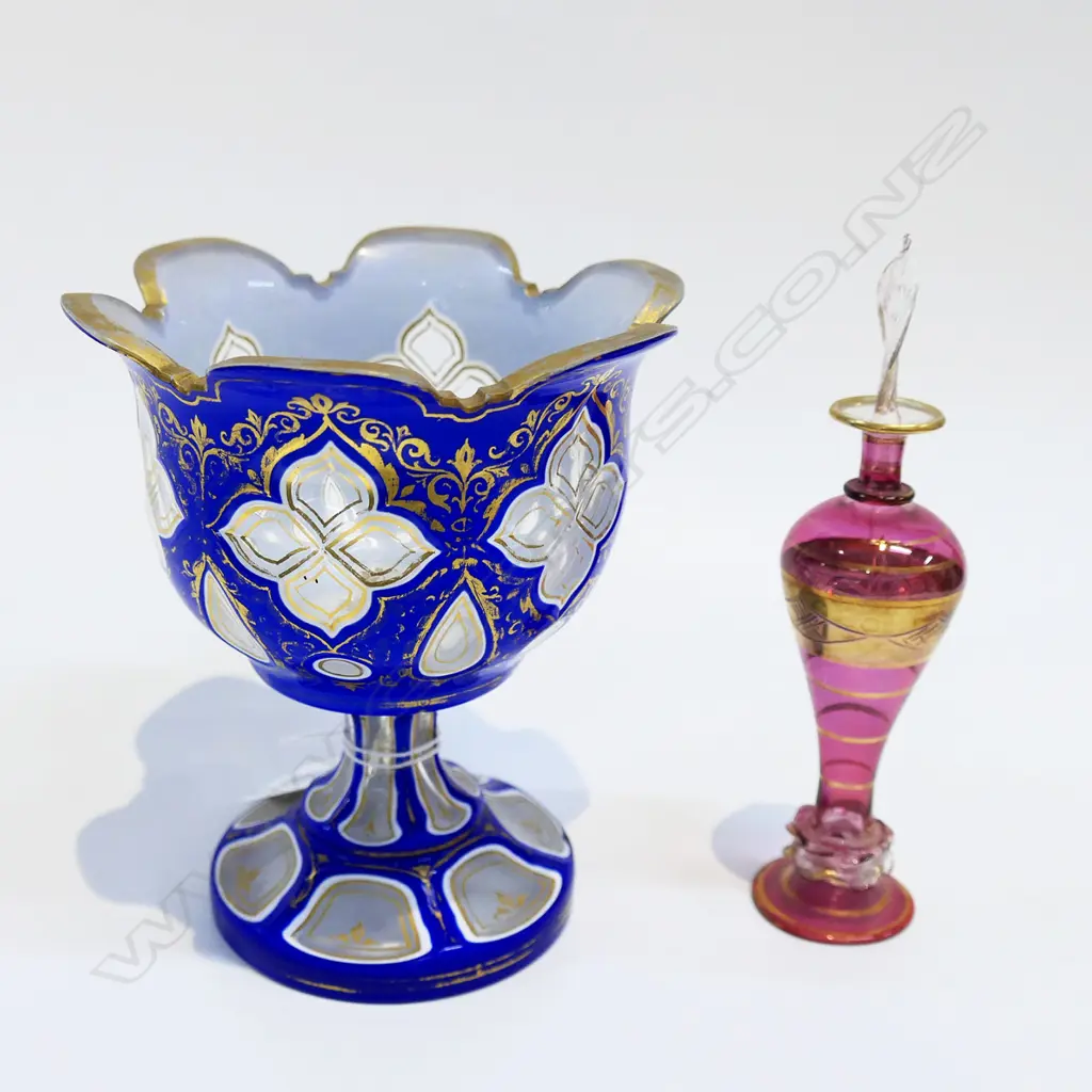 2 PCES GLASS; BLUE GOBLET VASE H.140mm, PINK PERFUME BOTTLE H.150mm Image 1++