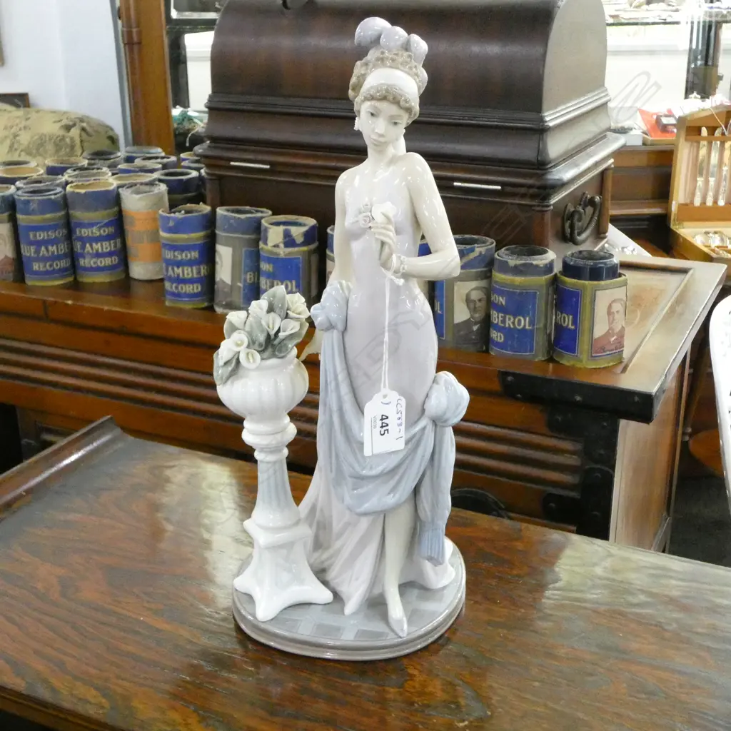 LLADRO 'A TOUCH OF CLASS' FIGURINE H.380mm Image 1++