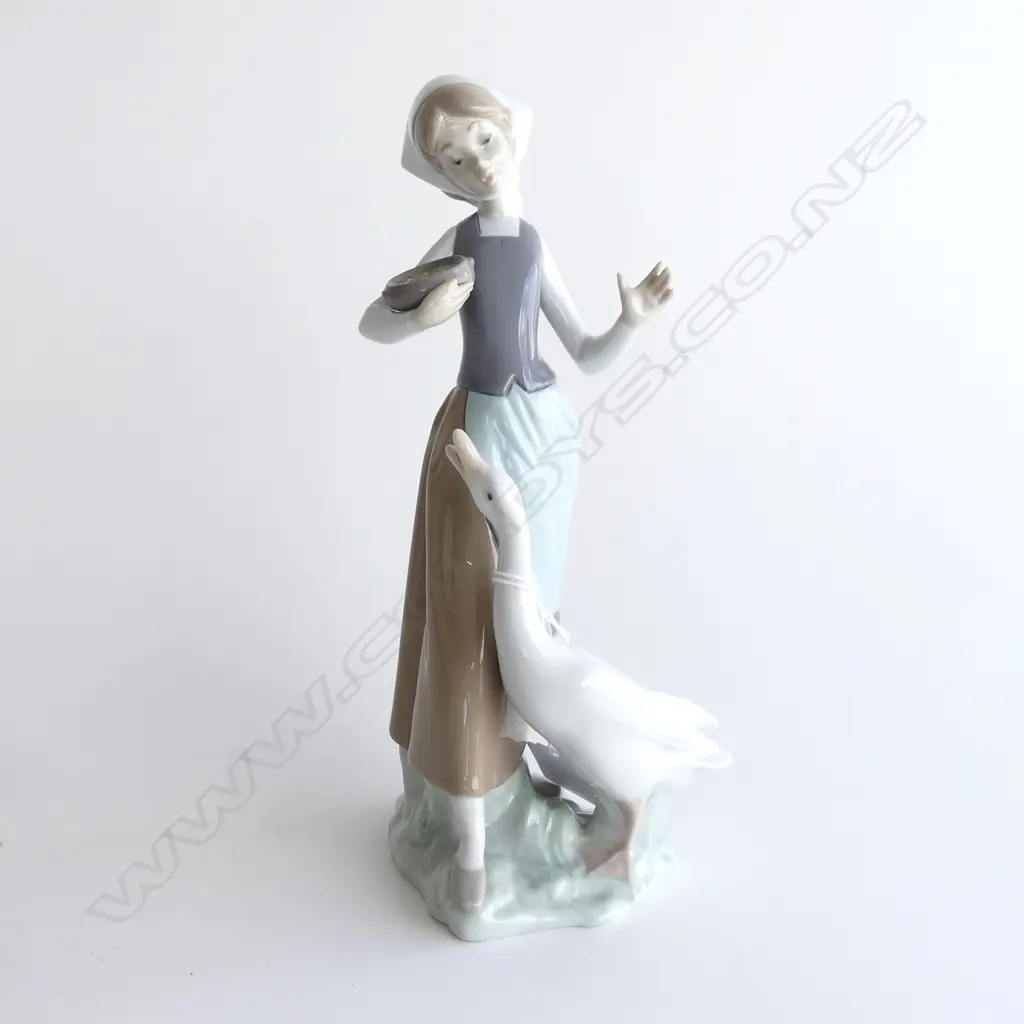 LLADRO FIGURINE; GIRL w. GOOSE H.235mm Image 1++