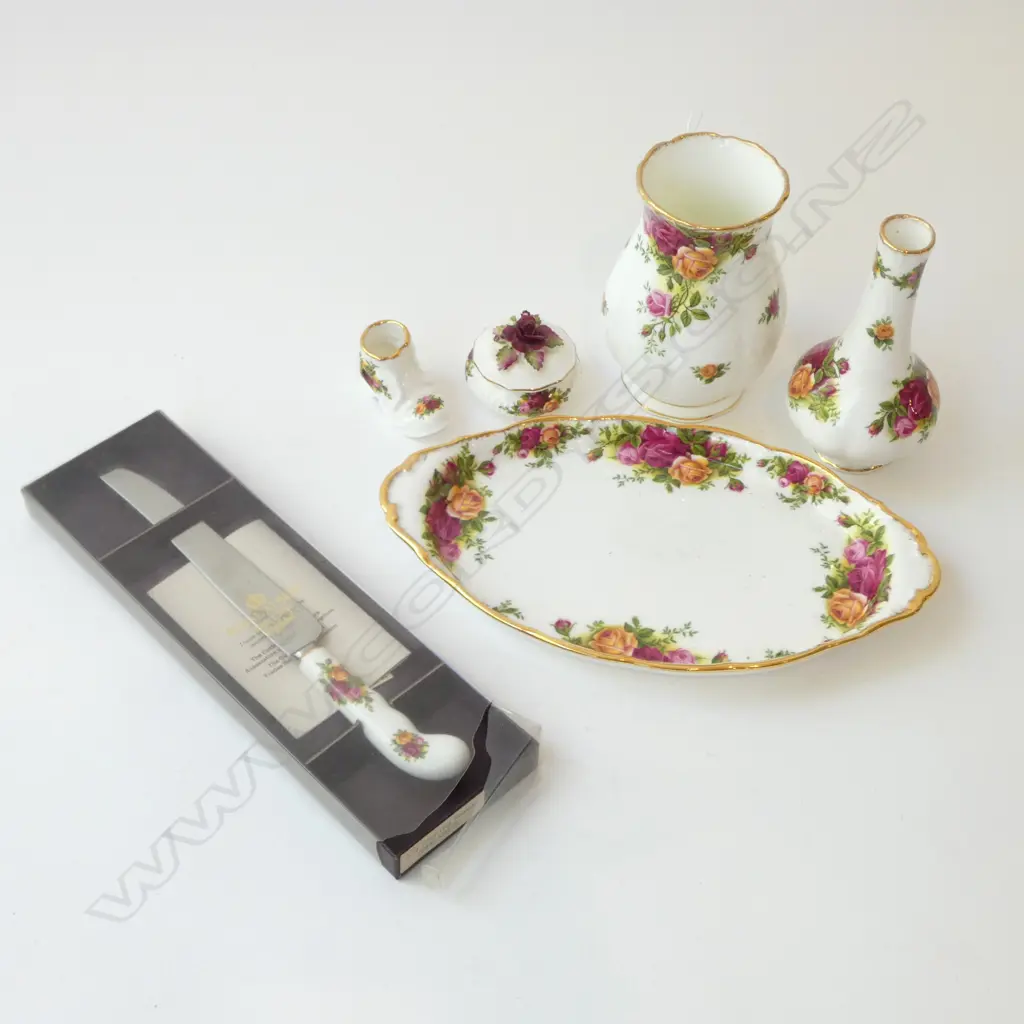  TRAY OF R. ALBERT OLD COUNTRY ROSES Image 1++