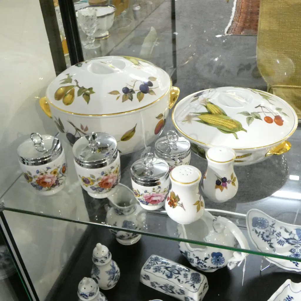 2 ROYAL WORCESTER 'EVESHAM' TUREENS Dia.215mm w. OTHER RW (8) Image 1++