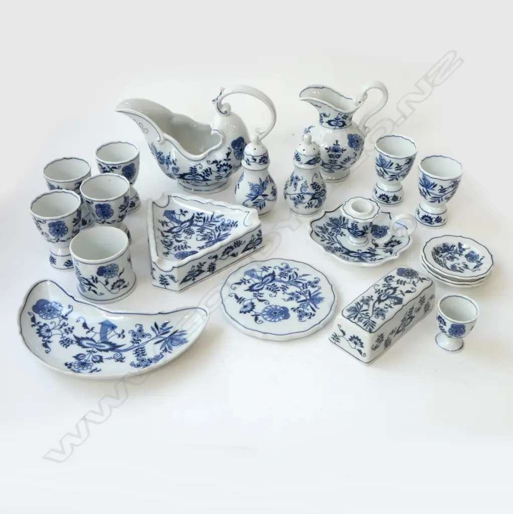 22 BLUE DANUBE ASST. CHINA ITEMS SAUCEBOAT, DISHES ETC EXCELLENT COND. Image 1++