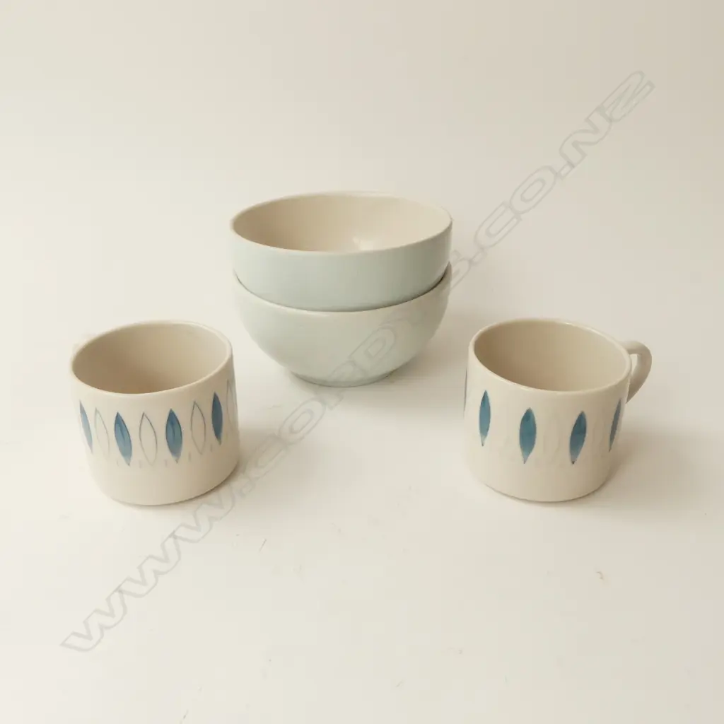 2 CROWN LYNN DUCK-EGG-BLUE SUGAR BOWLS 120mm & 2 BLUE TANGO COFFEE CANS Image 1++