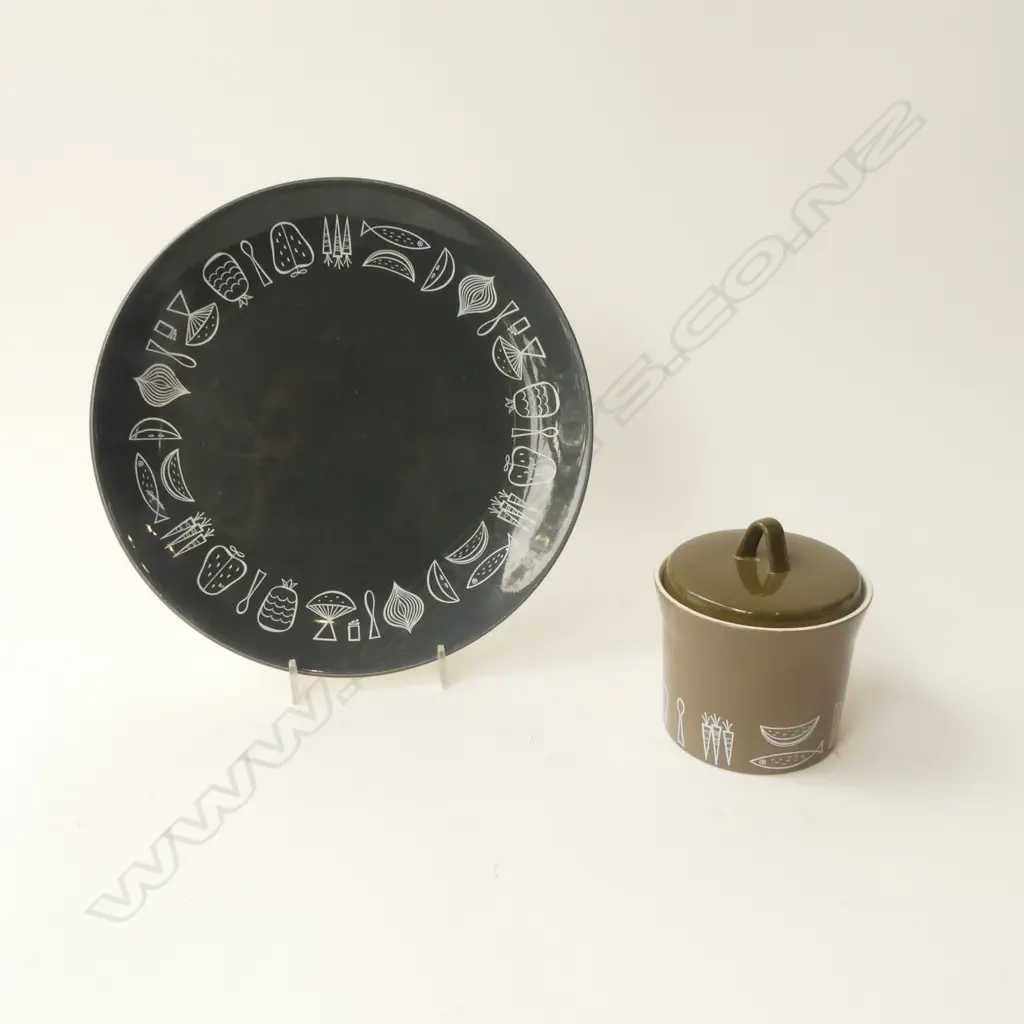 CROWN LYNN NARVIK PLAY 250mm w. NARVIK LIDDED SUGAR BOWL Image 1++