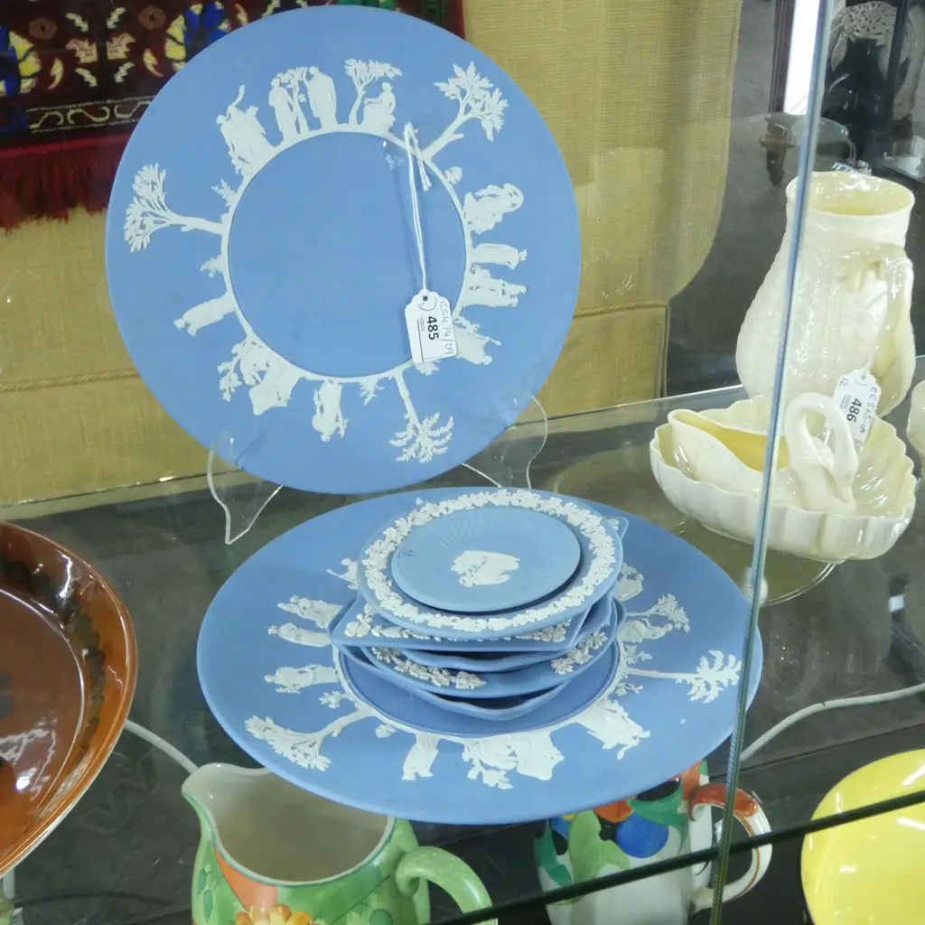 8 PCES BLUE WEDGWOOD JASPERWARE; 2 PLATES + 6 SMALL DISHES Image 1++