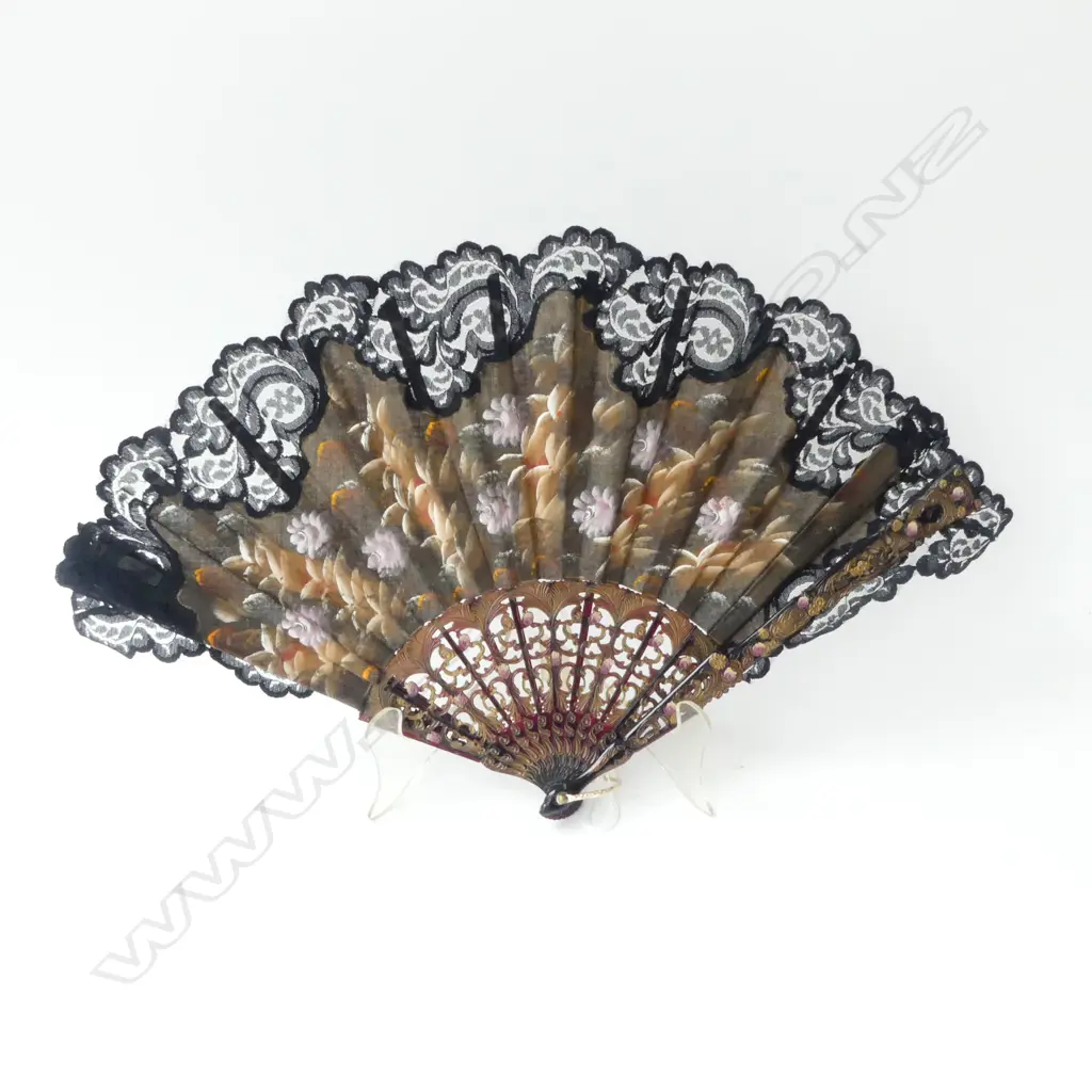 ANTIQUE BLACK LACE HAND PAINTED FAN EXCELLENT CONDITION, L.520MM L.300MM Image 1++