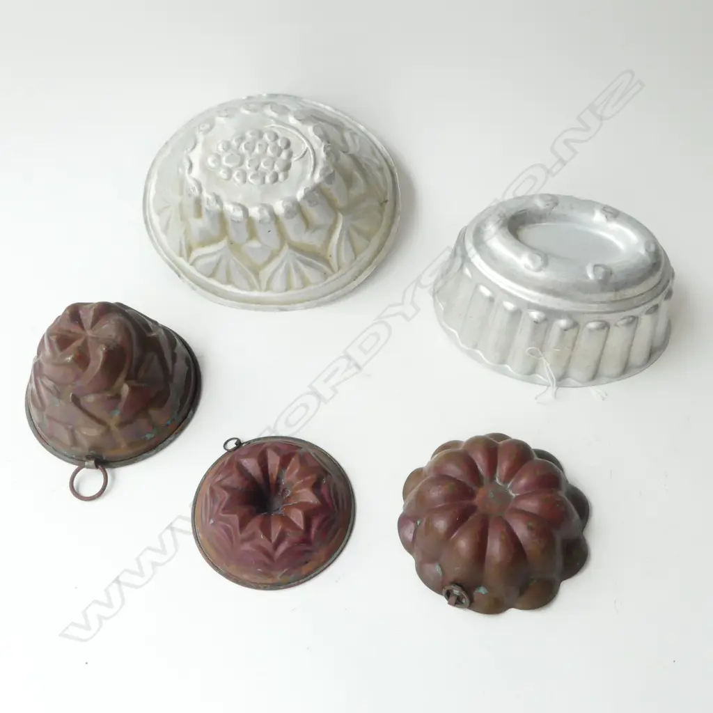 5 JELLY MOULDS Image 1++