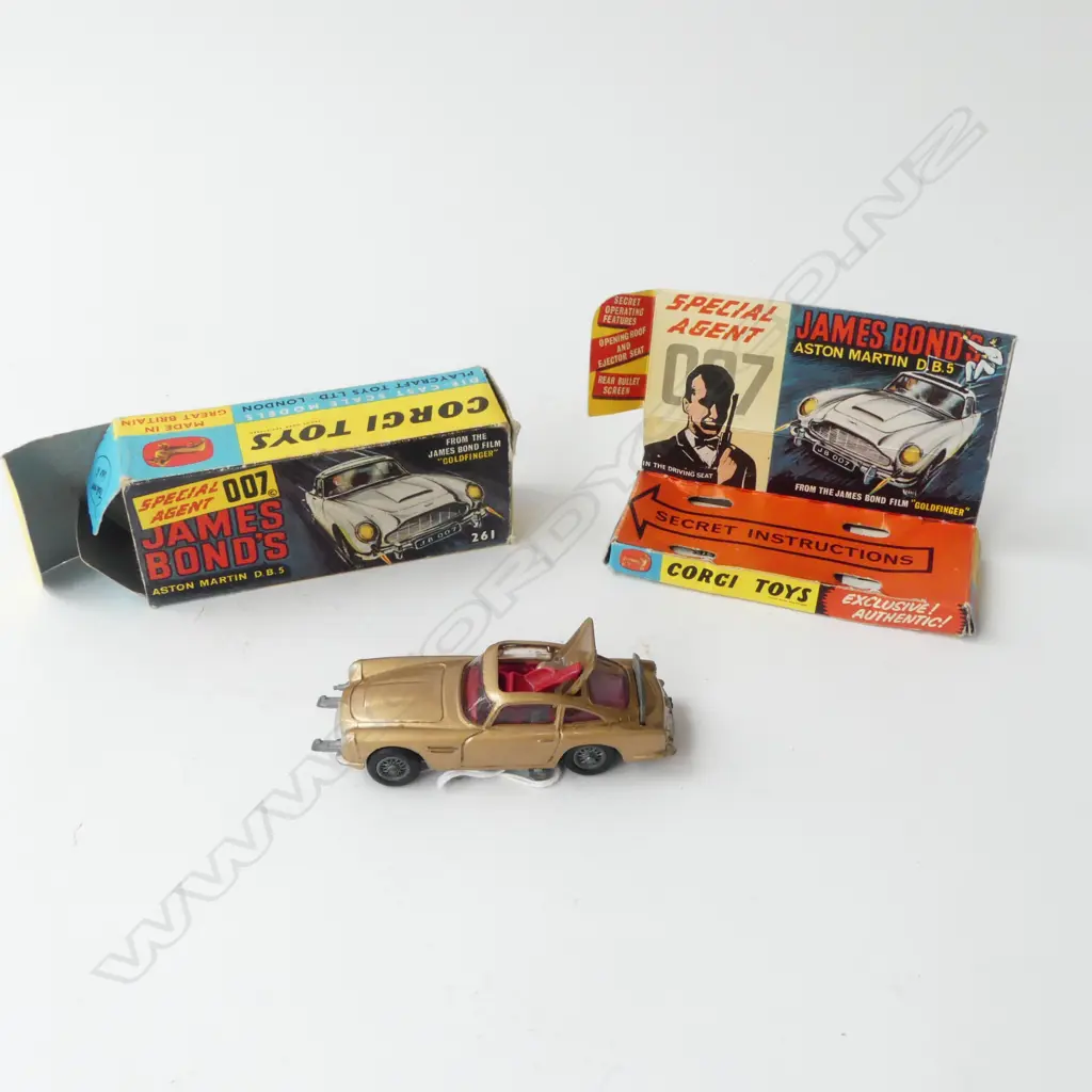 CORGI #261 JAMES BOND ASTON MARTIN D.B.5, BOXED Image 1++