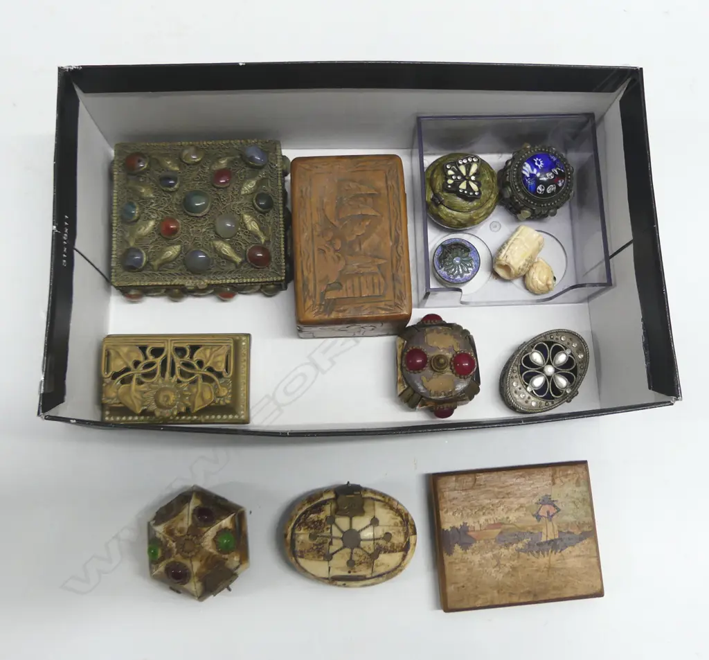 COLLECTION OF 12  SMALL BOXES Image 1++