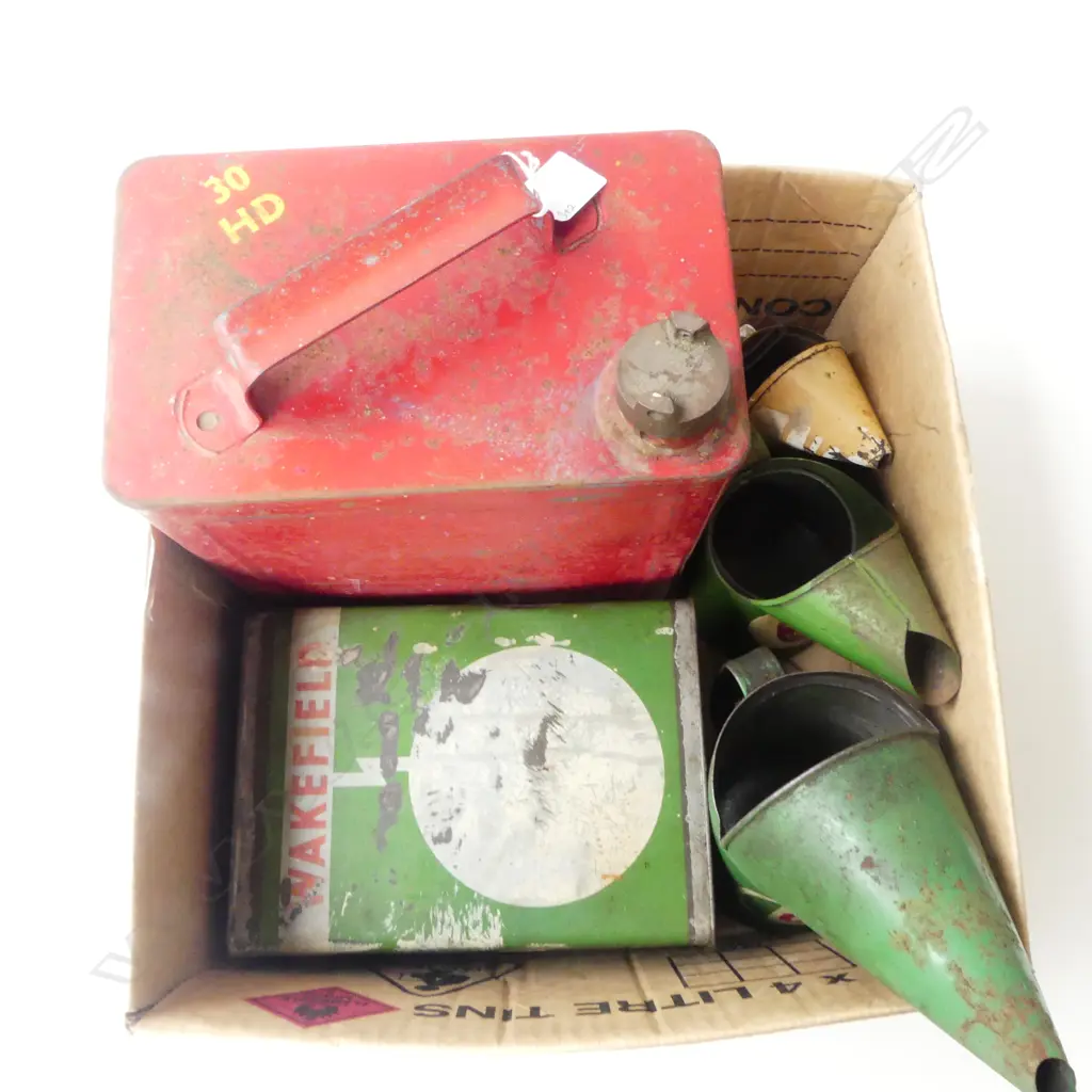3 IMPERIAL OIL POURERS + 2 PETROL CANS H.320mm Image 1++