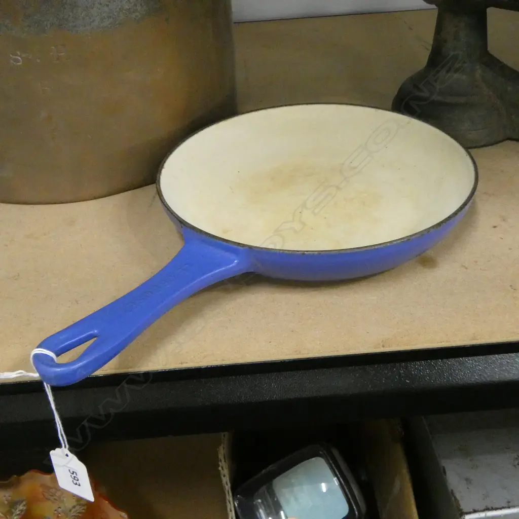 LE CREUSET ENAMELLED CAST IRON FRY PAN 205mm dia Image 1++