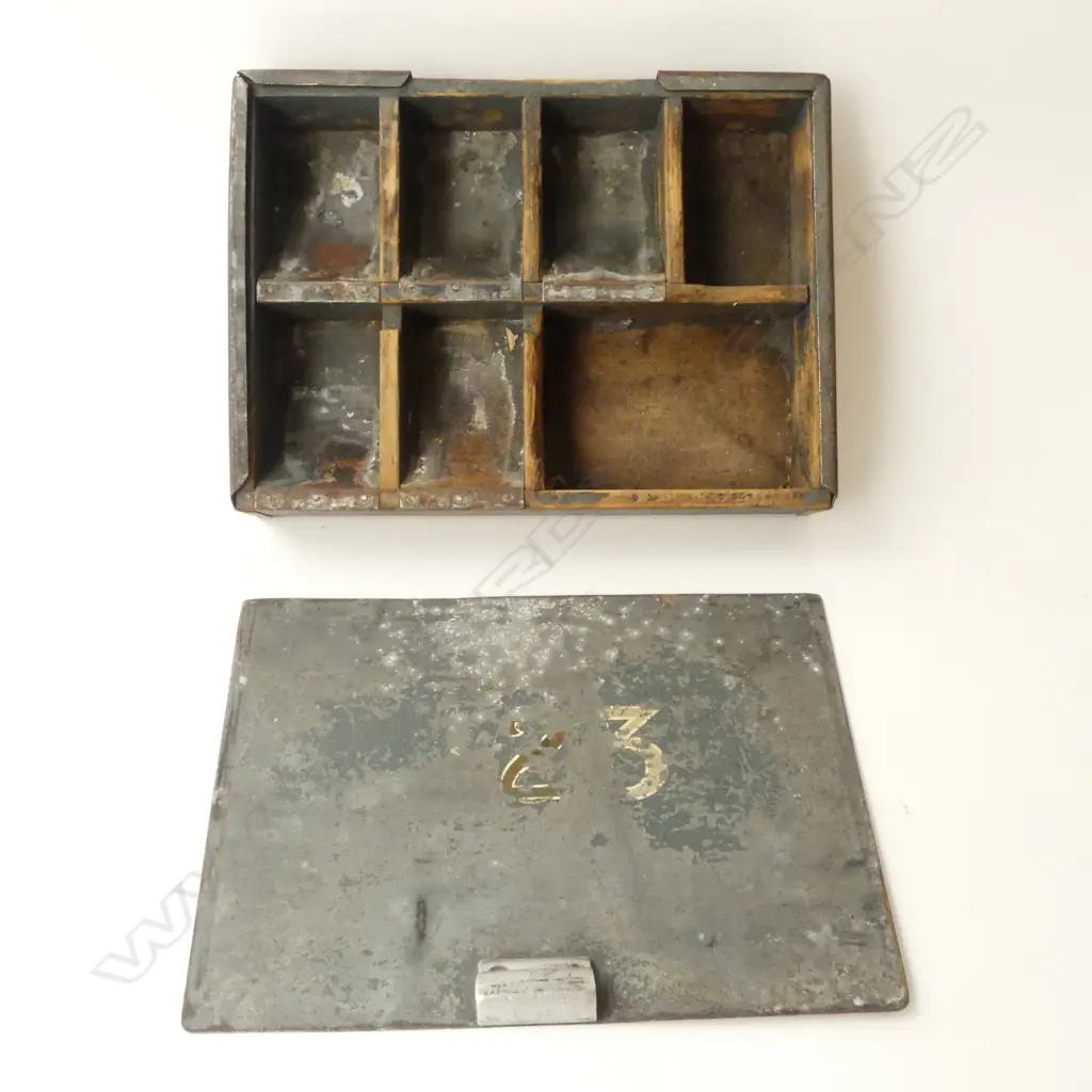VINTAGE TRAM CASH BOX Image 1++