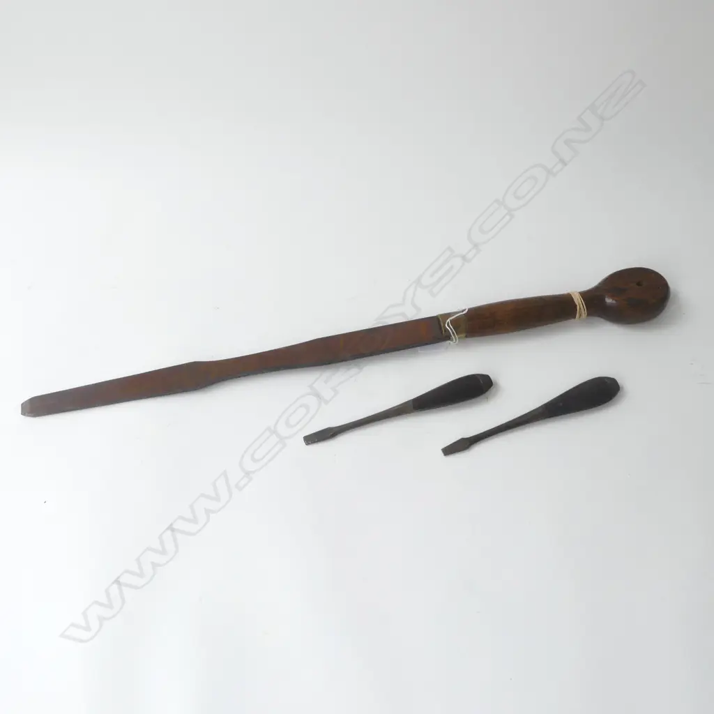 OLD EXTRA LARGE SCREW DRIVER beech handle brass fitting L.710mm + 2 others smaller Image 1++