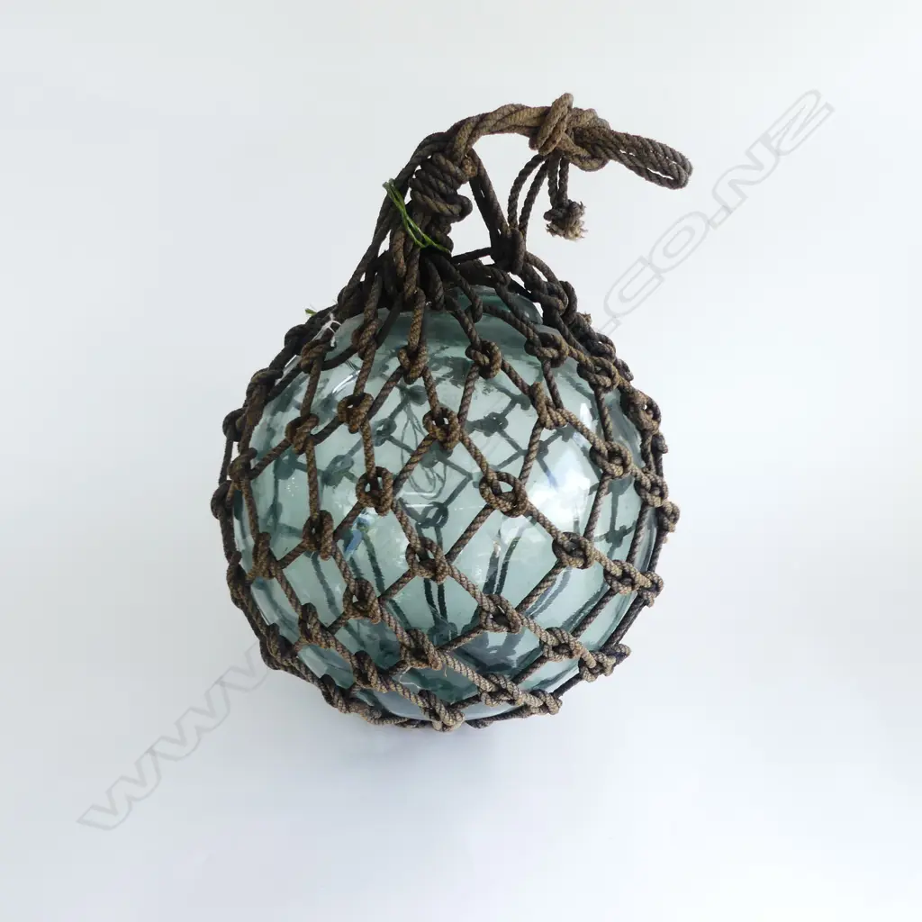 GLASS FISHING FLOAT W. NETTING Dia. 350mm Image 1++
