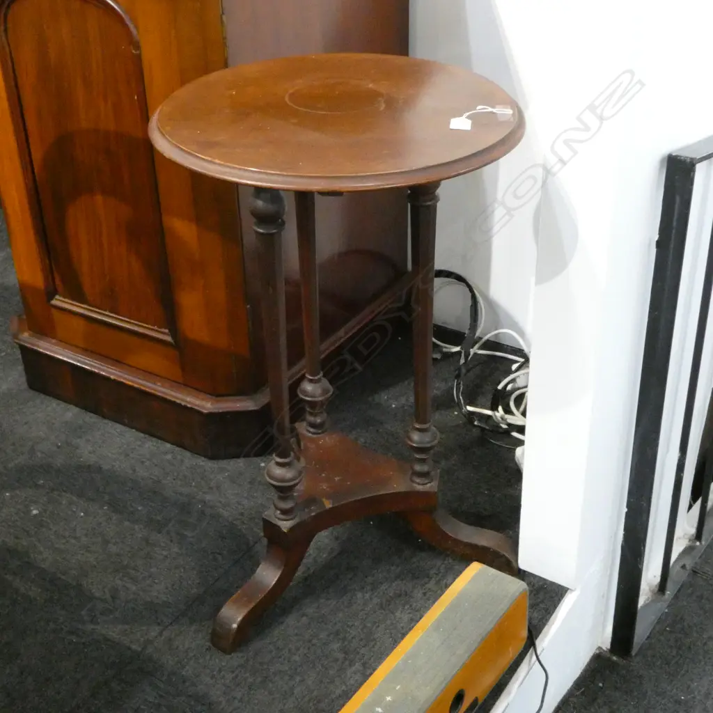 ANTIQUE MAHOGANY SIDE TABLE H.720mm, 470mm dia Image 1++
