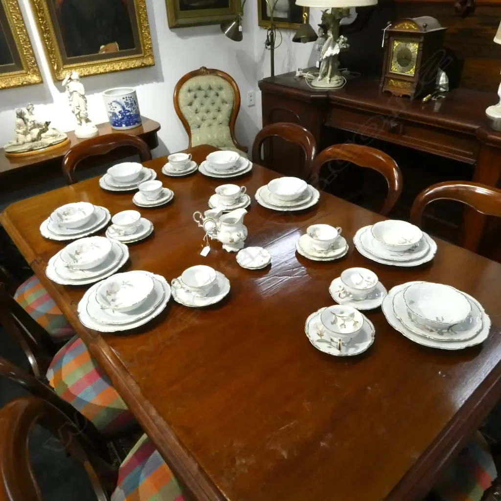 HUTSCHENREUTHER 'SYLVIA' 8 PLACE DINNER SET Image 1++