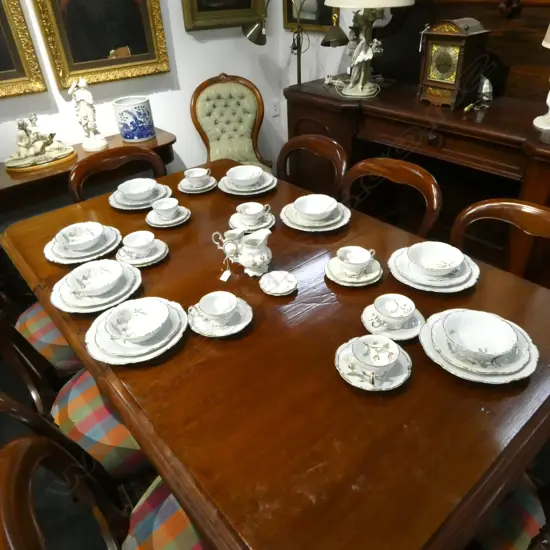 HUTSCHENREUTHER 'SYLVIA' 8 PLACE DINNER SET
