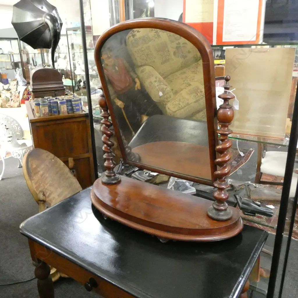 VICTORIAN MAHOGANY TOILET MIRROR Image 1++