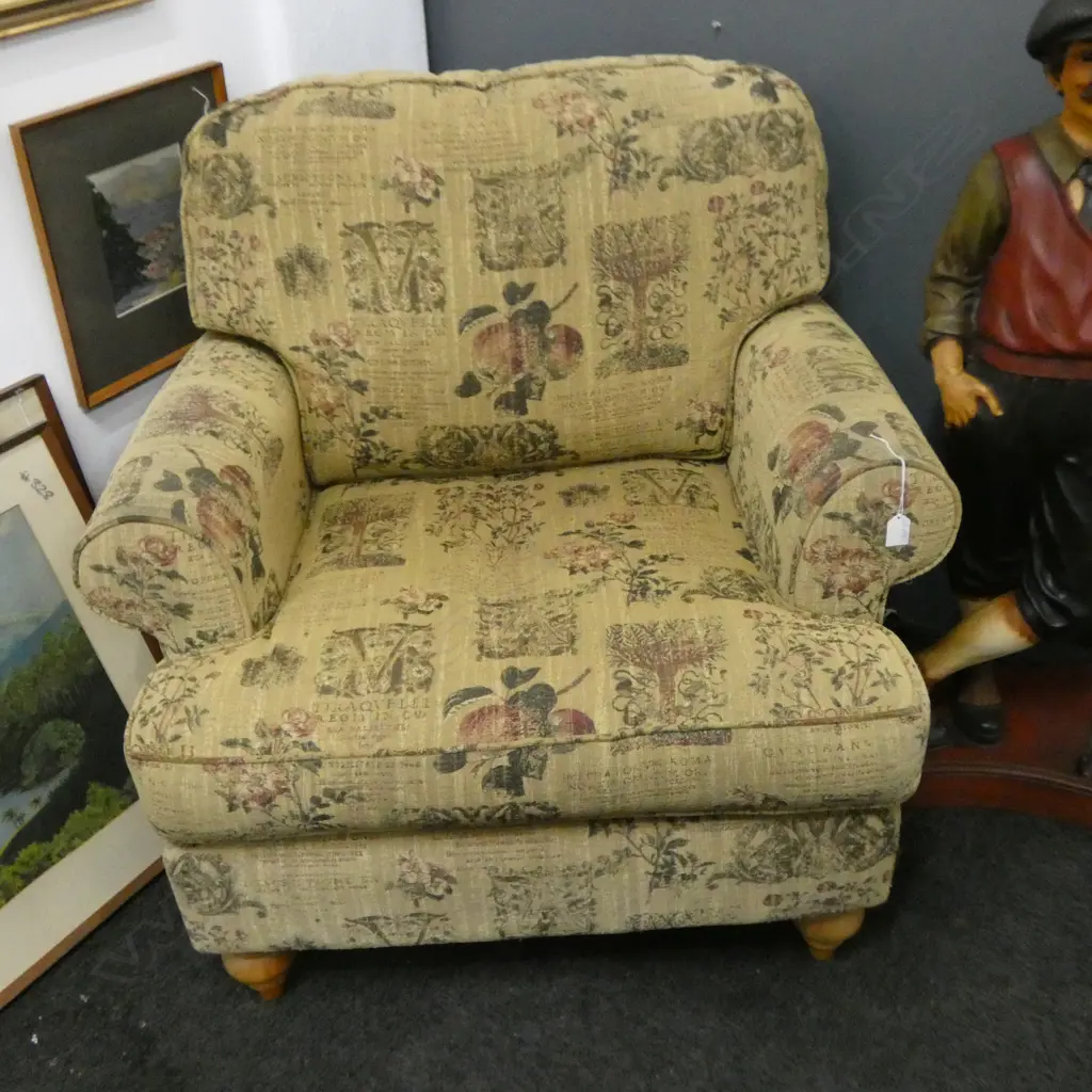 UPHOLSTERED ARMCHAIR 950x900x900mm Image 1++