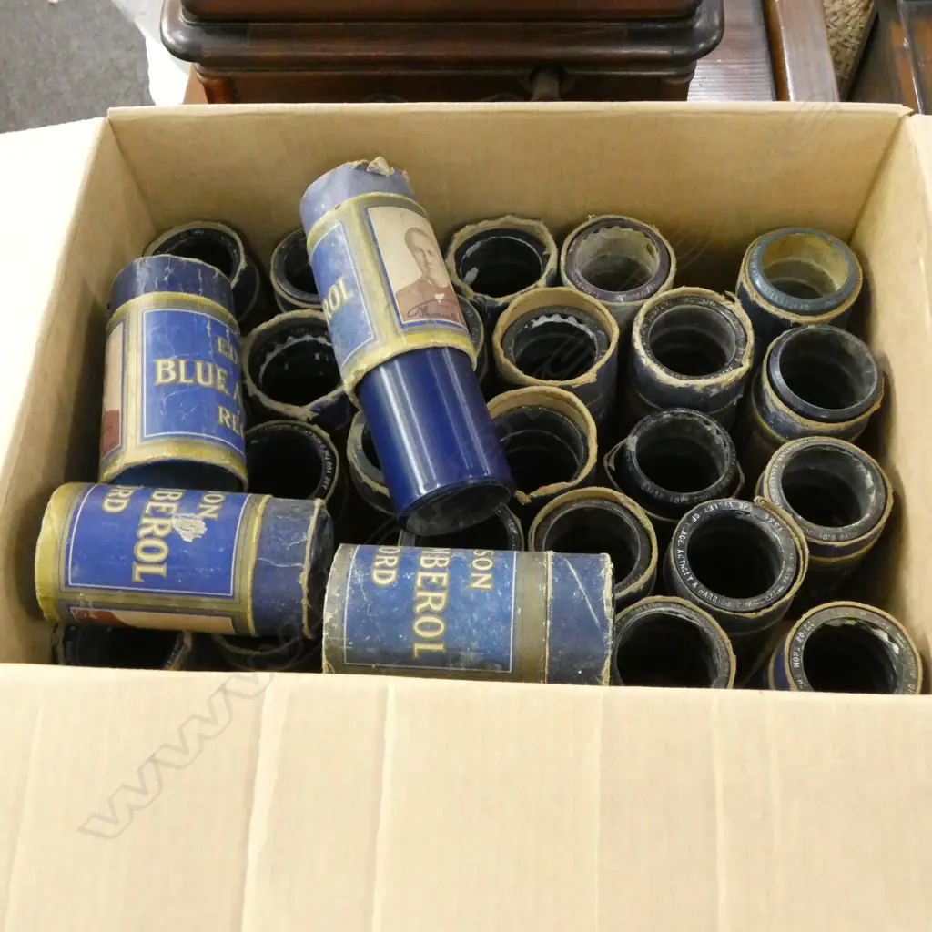 EDISON CONCERT PHONOGRAPH w. EDISON CYLINDERS; Cased in mahogany, H.1000mm Image 1++