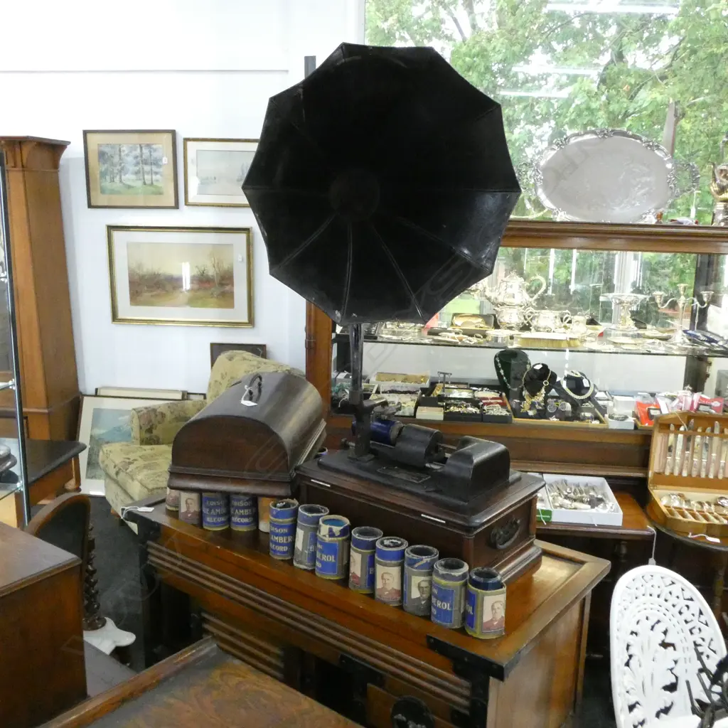 EDISON CONCERT PHONOGRAPH w. EDISON CYLINDERS; Cased in mahogany, H.1000mm Image 1++