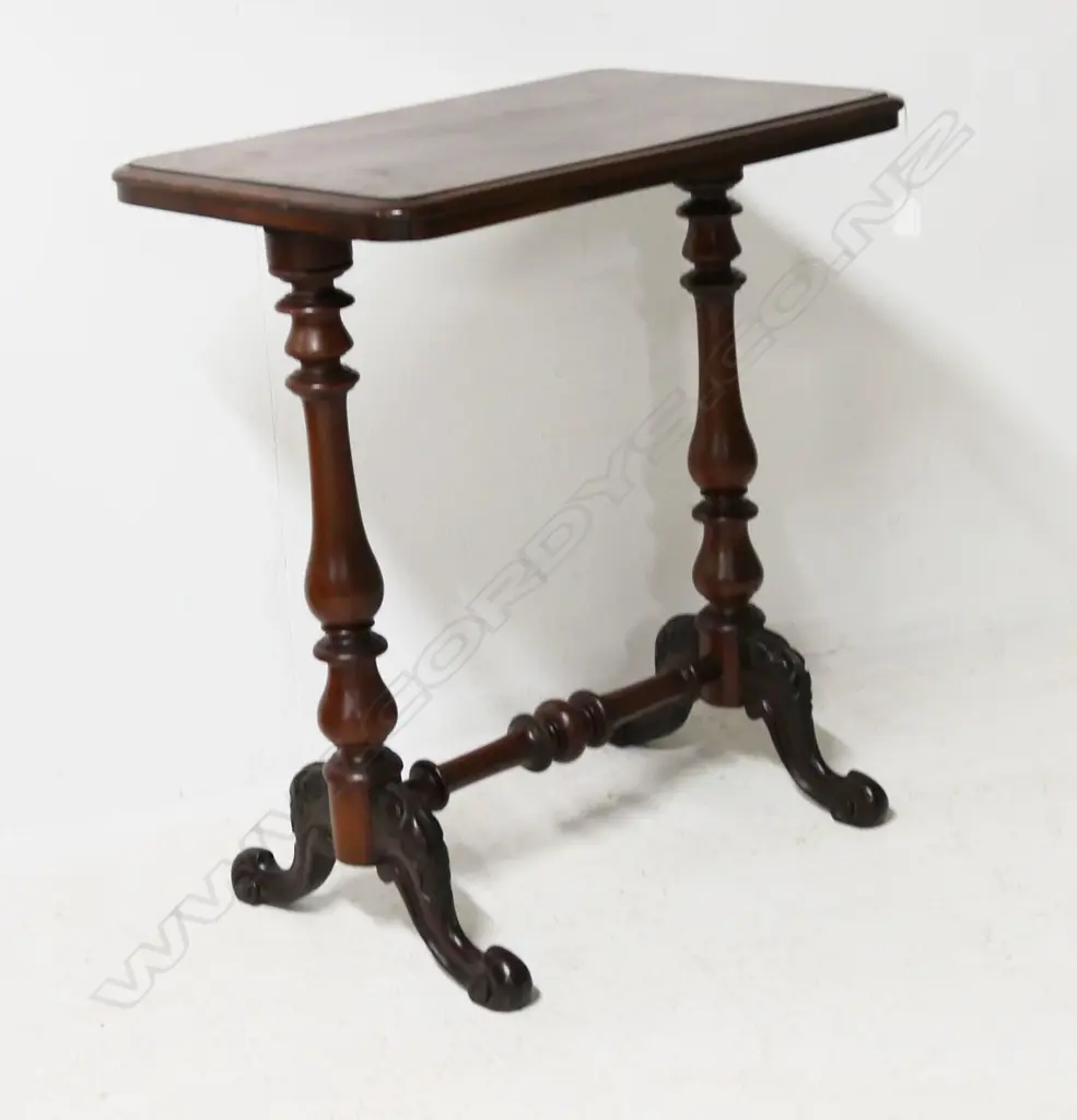 VICTORIAN SIDE TABLE 600x400x690mm Image 1++