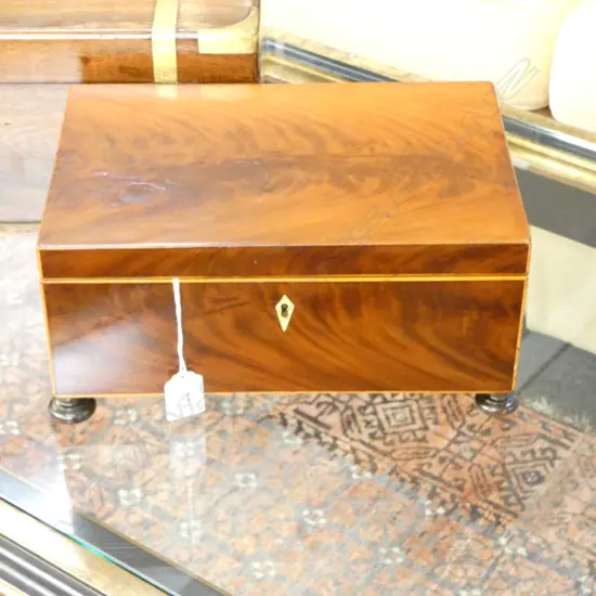 MAHOGANY JEWELLERY BOX w. INLAID IVORY ESCUTCHEON 290x200x125mm