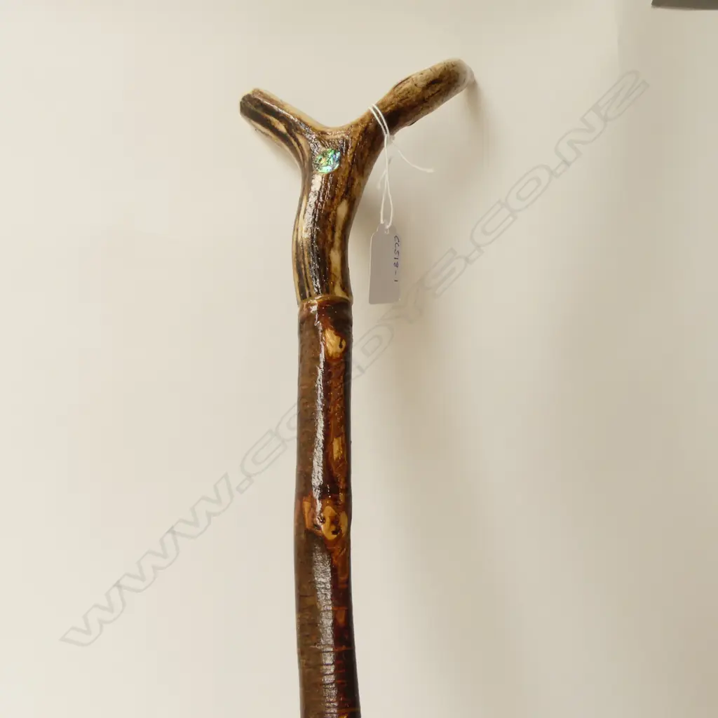 LACQUERED PILGRIMS STAFF w. HORN HANDLE & SMALL PAUA INLAY H.1340mm Image 1++